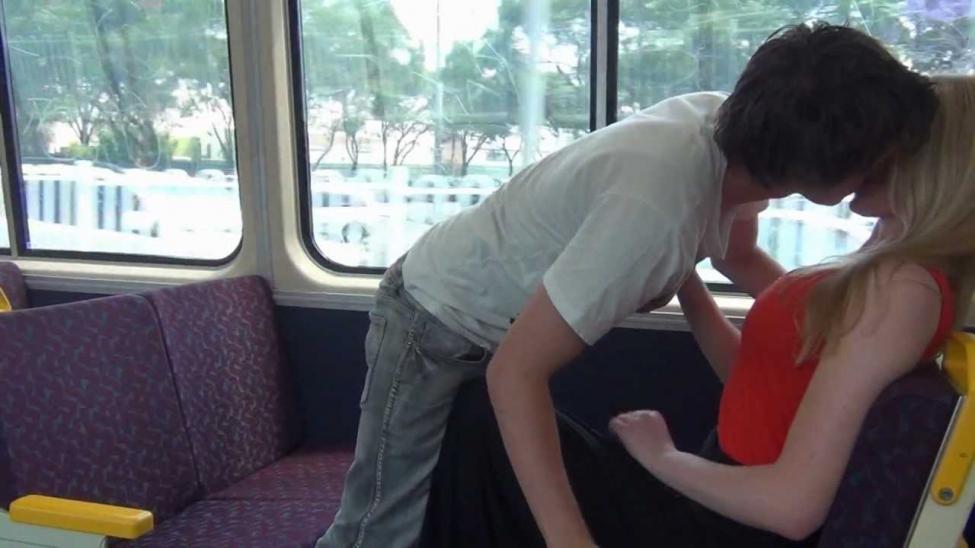 00.trainkiss.jpg