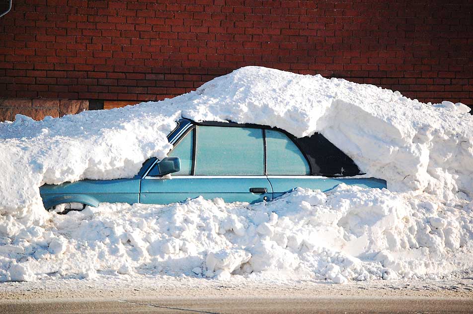 00_snowed-in-car_53.jpg