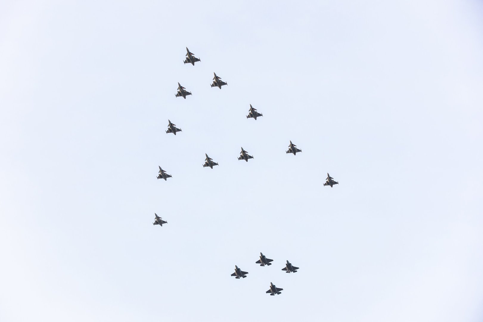 11 Swedish JAS Gripen and four Norwegian F-35s flies over Eastern Norway on December 11..jpg