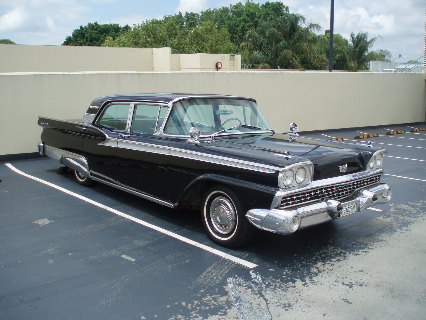 1959_Ford_Fairlane_500_Galaxie_sedan_(5410127240).jpg