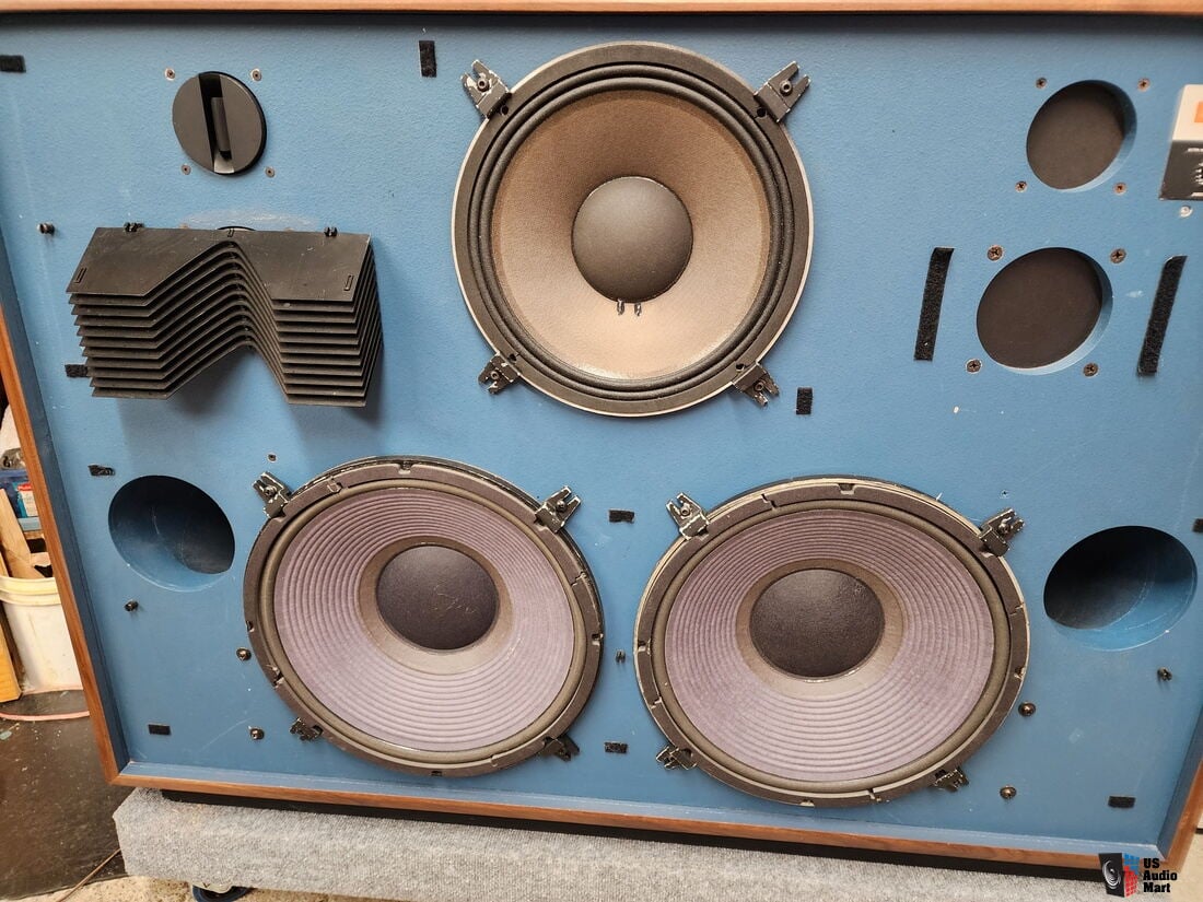 4369780-af600679-jbl-4355-studio-monitors.jpg