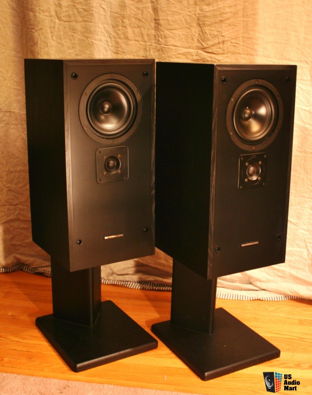 476585-kef_1033_reference_series_3_way_speakers_with_kube.jpg