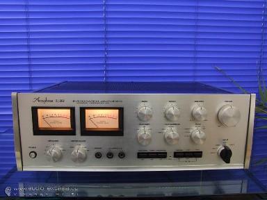 Accuphase E-202.jpg