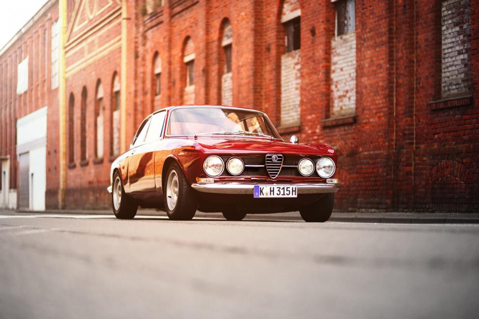 alfa-romeo-1750-gtv-10.jpg