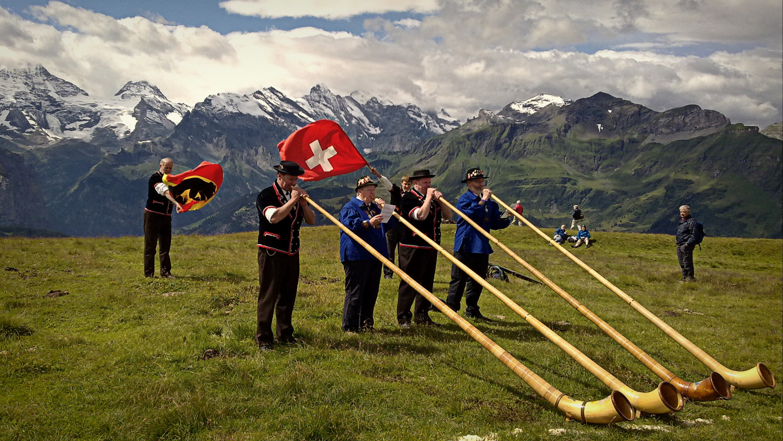 Alphorns_Grindelwald.jpg