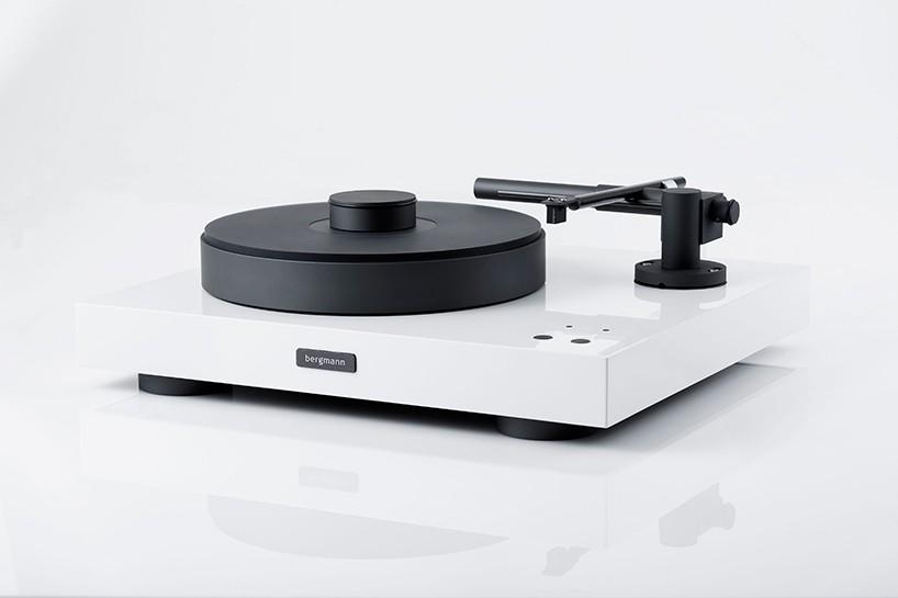 bergmann-magne-system-vinyl-player-designboom-01-818x545_1000x.jpg