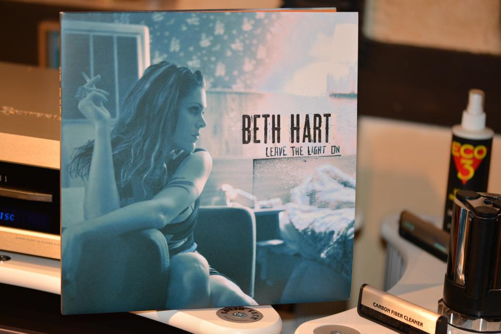 Beth Hart. Leave The Lights On. 2003 001.jpg