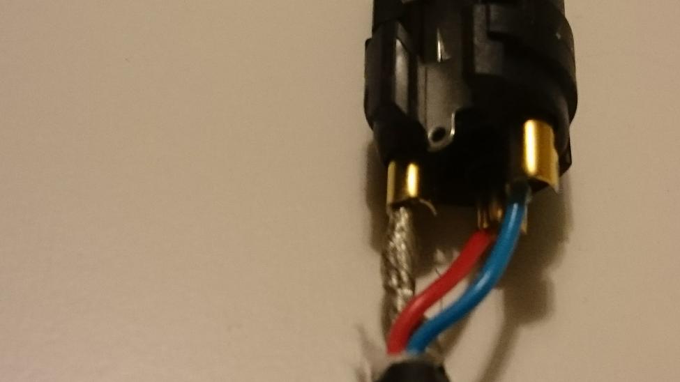 bilde av kabel i pluggen.jpg