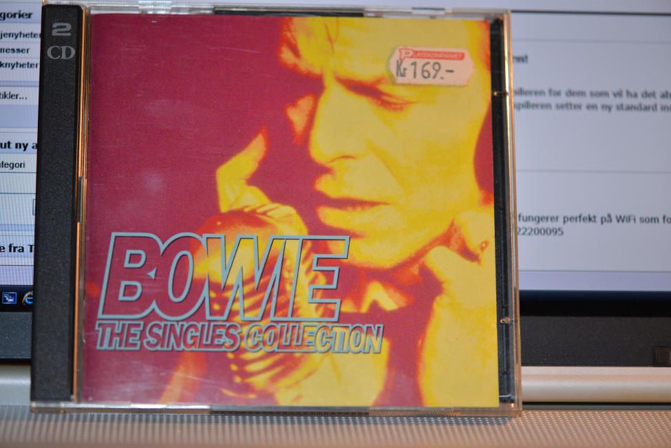 Bowie. The Singles Collection. 1993 001.jpg