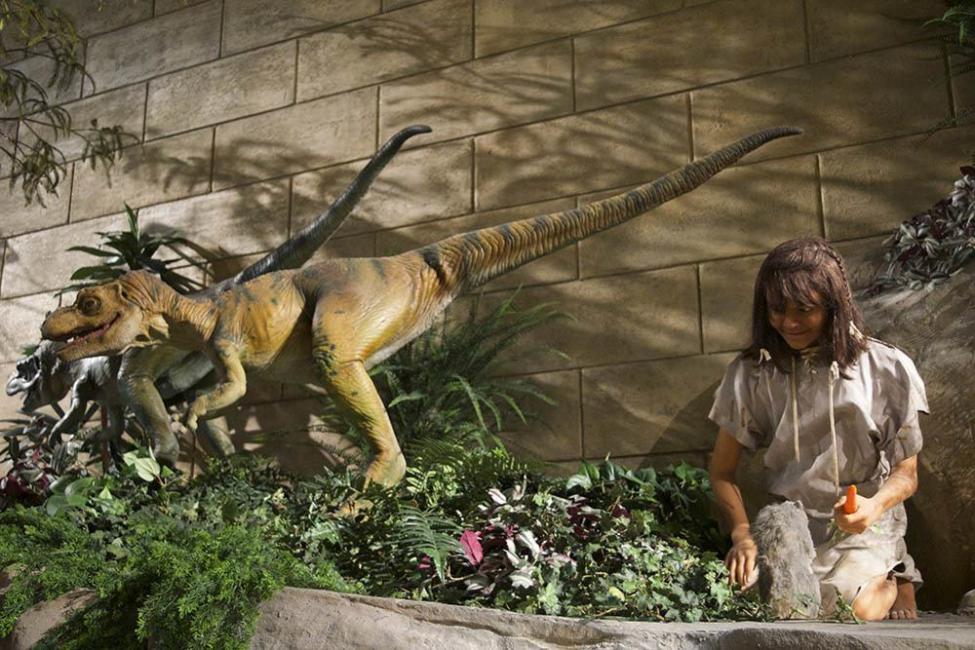 creation-museum-raptor-girls-ready.jpg