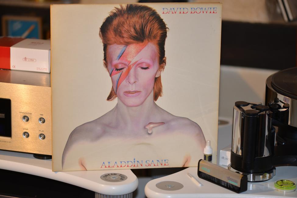 David Bowie. Alladin Sane. 1973 001.jpg