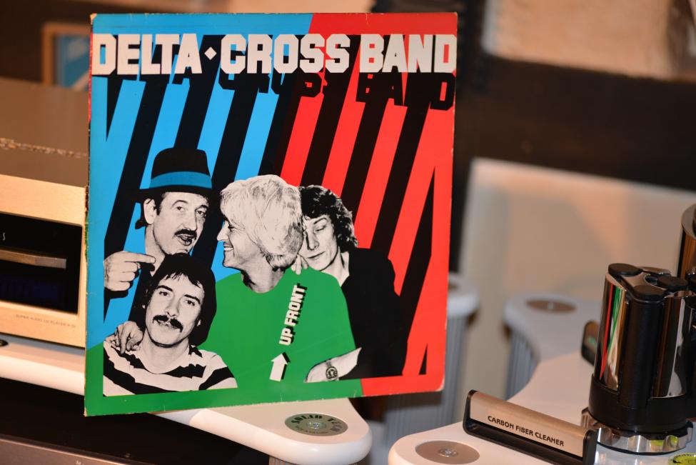 Delta Cross Band 001.jpg