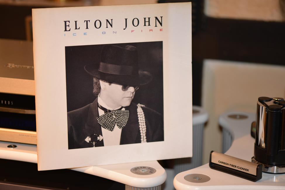 Elton. Ice On Fire 001.jpg