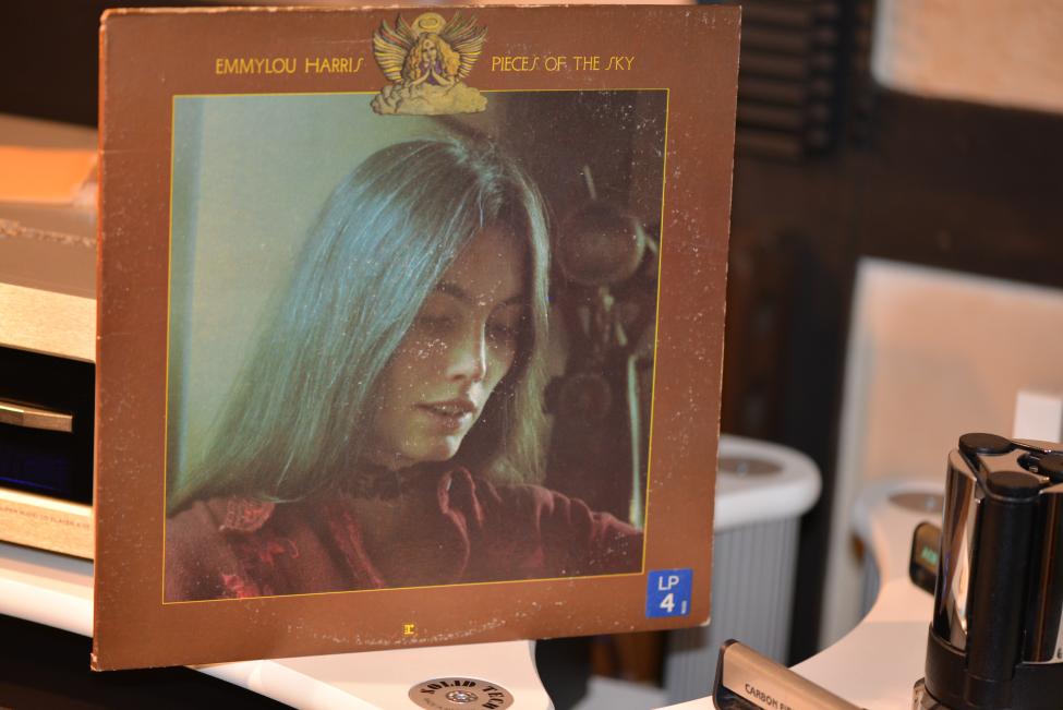 Emmylou Harris. Pieces Of The Sky. 1975 001.jpg