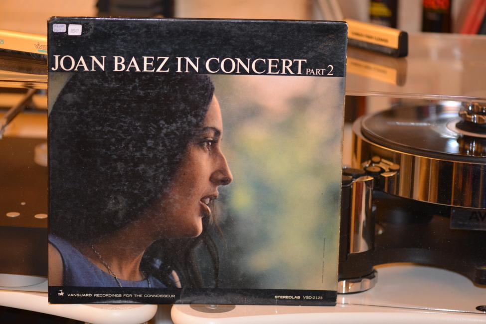 feilparkering og Joan Baez In Concert 1963 003.jpg