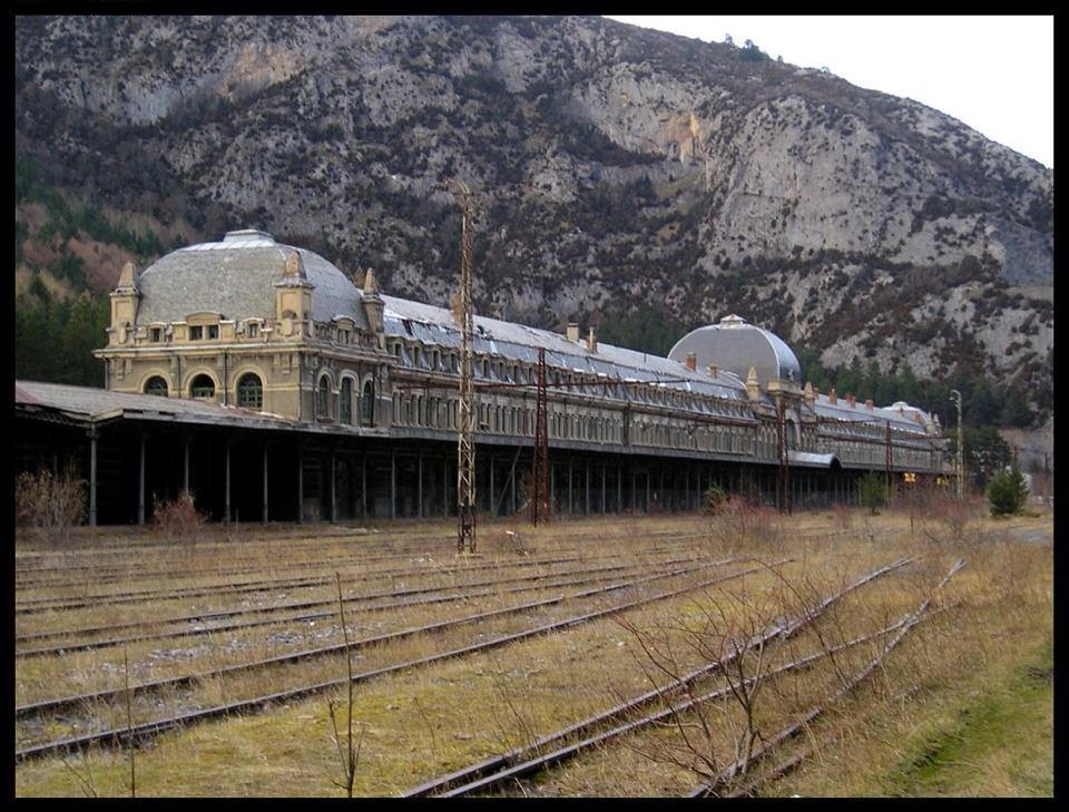 Gare de Canfranc.jpg