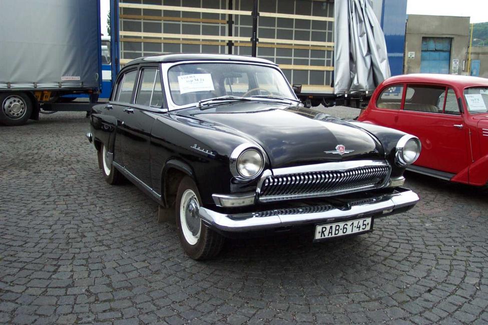 GAZ-21_(3rd_generation)_'Volga'_in_Beroun_(as_DOD_probotrans_exponát).jpg