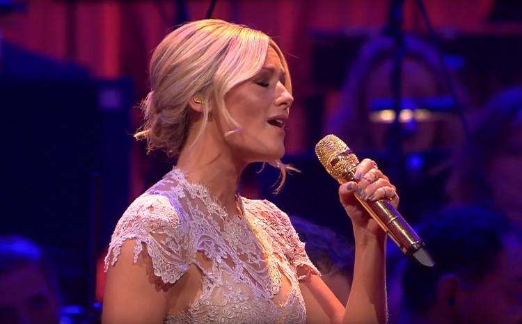 Helene Fischer,  Little Drummer Boy (Live aus der Hofburg Wien).png3.jpg