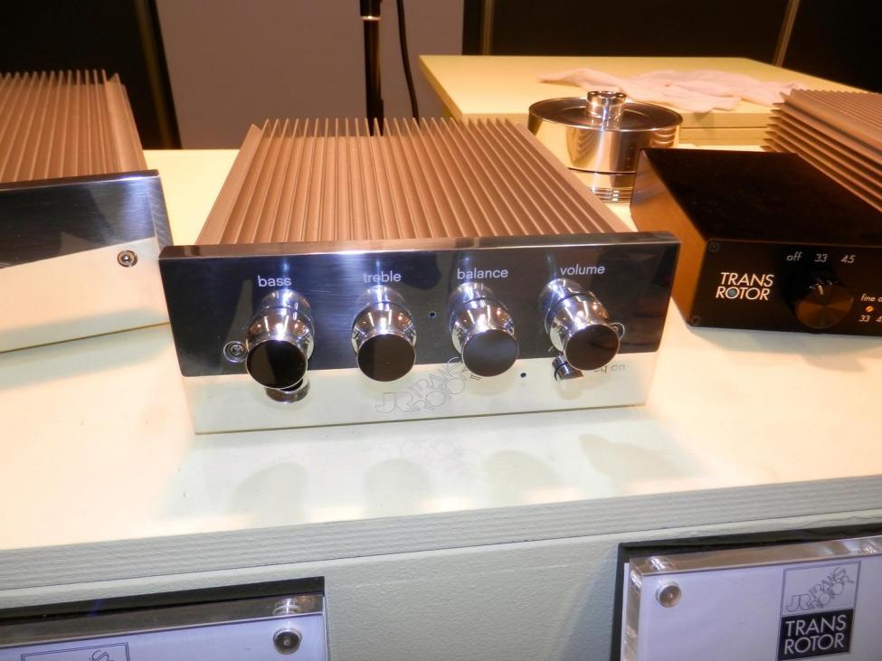 JR-Transrotor_headphone_amp.jpg