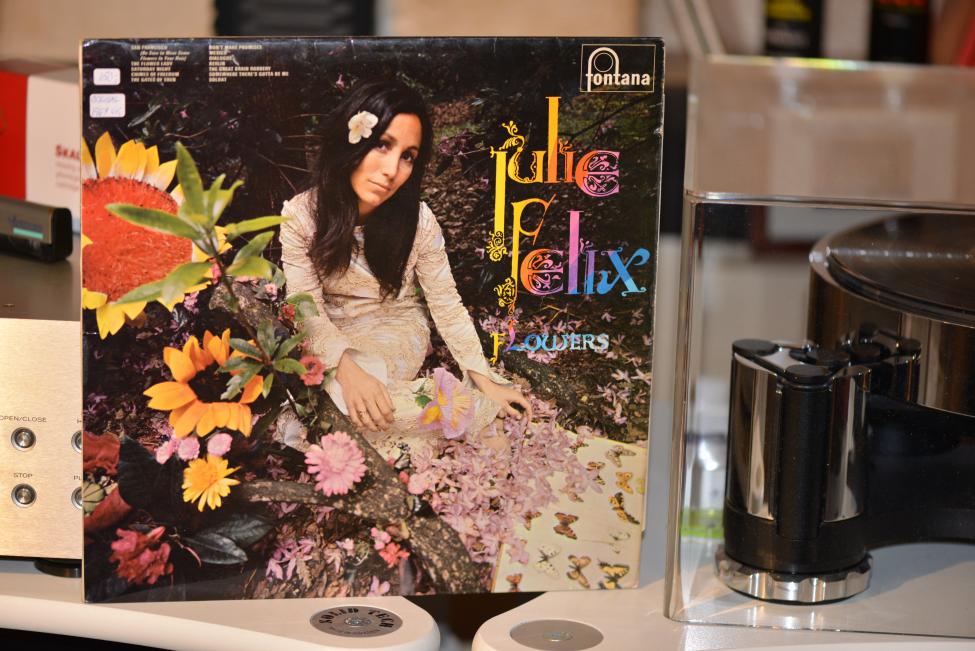 Julie Felix. Flowers. 1967 001.jpg