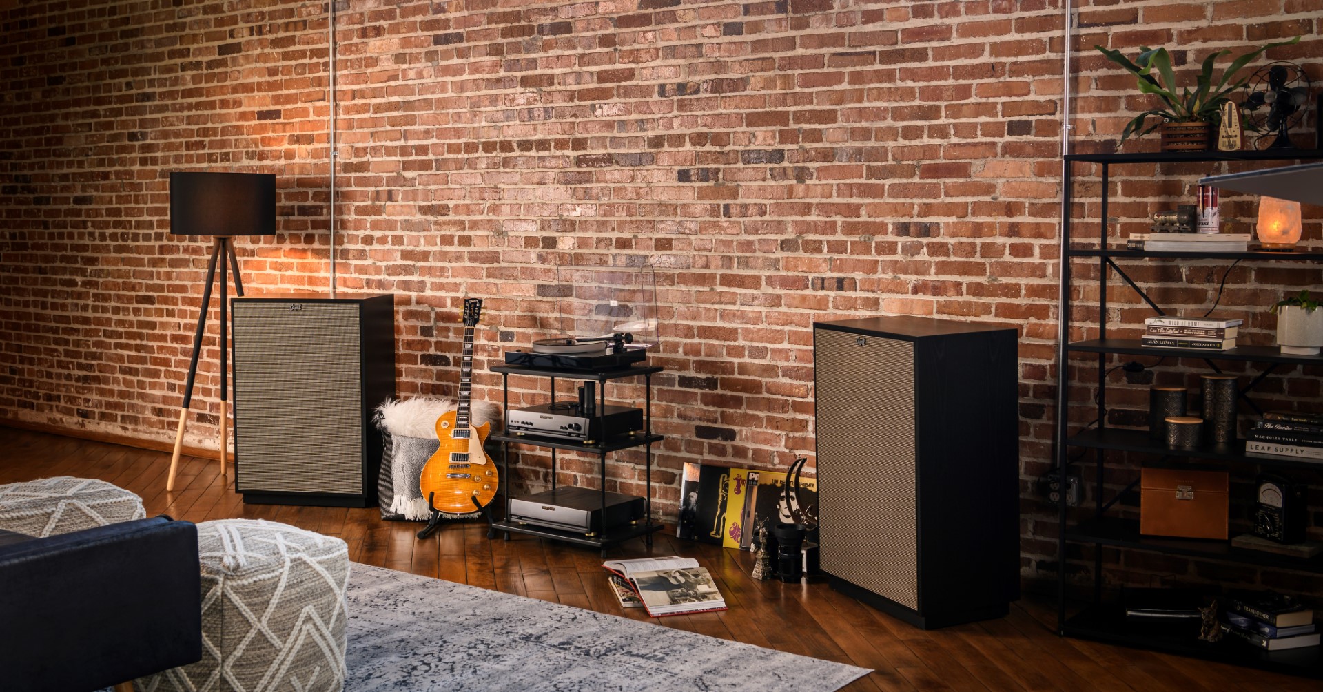 Klipsch_Cornwall_IV_Lifestyle_109.jpg