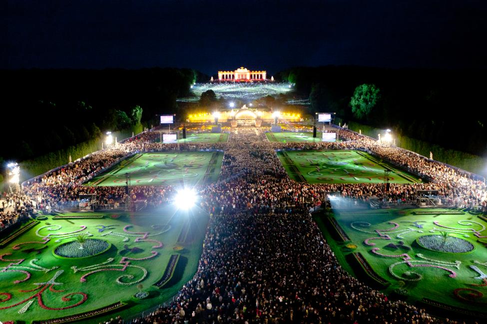 Konsert_Sommernachtskonzert der Wiener Philharmoniker Schönbrunn_2011_sks11_SKM_6747_300_rs.jpg