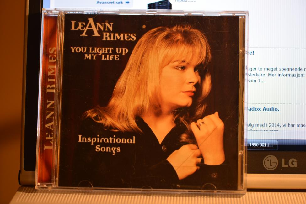 Lee Ann Rimes. You Light Up My Life. 1997 001.jpg