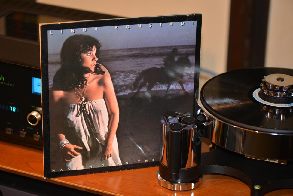 Linda Ronstadt. Hasten Down The Wind 001.jpg