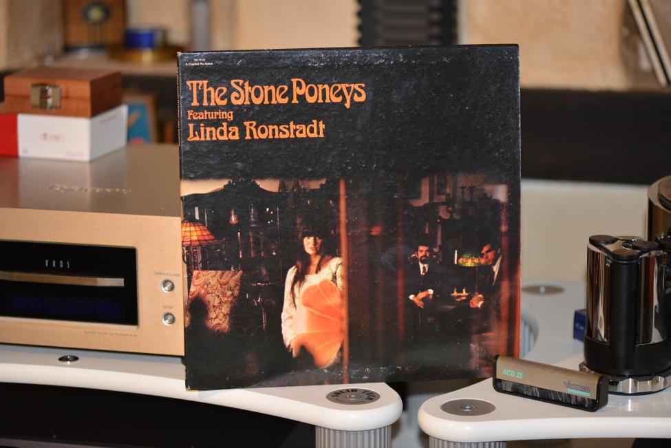 Linda Ronstadt. Stone Poneys. 1967 001.jpg