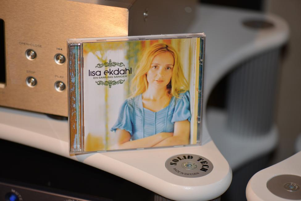 Lisa Ekdahl. En Samling Sånger.2003 001.jpg