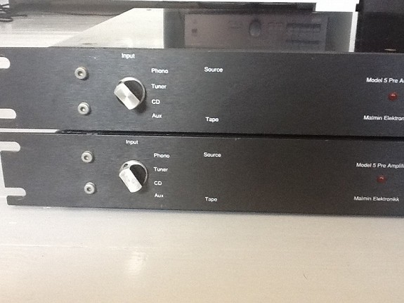 Malmin Elektronikk Model 5 Pre Amplifier 2.jpg