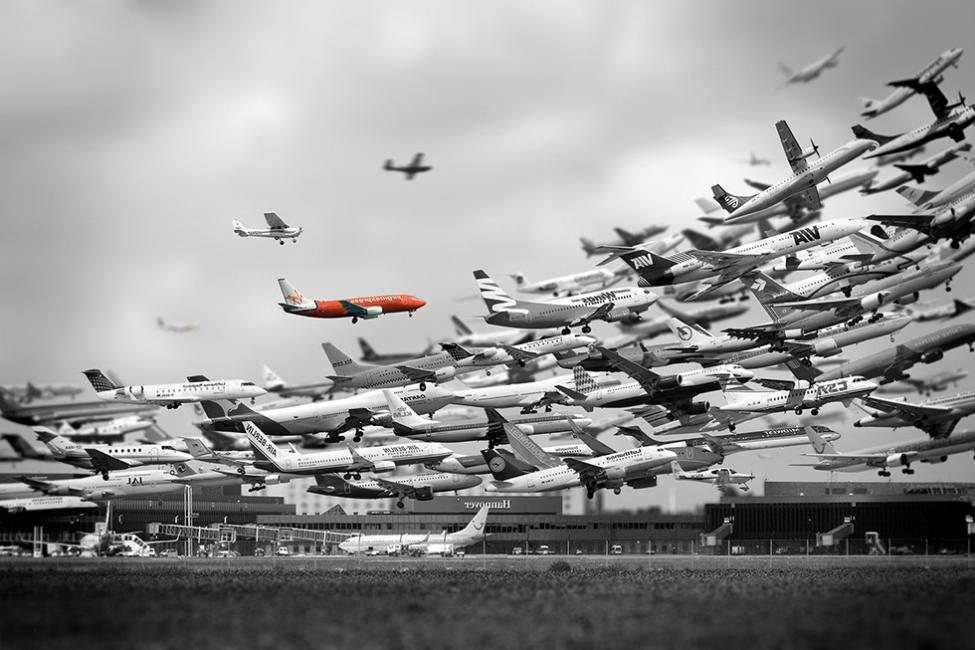 Multiple-Airplanes-Taking-Off-10_980px.jpg