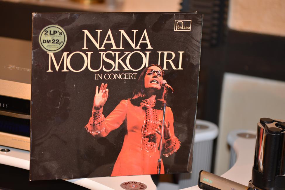 Nana Mouskori & athenerne 001.jpg