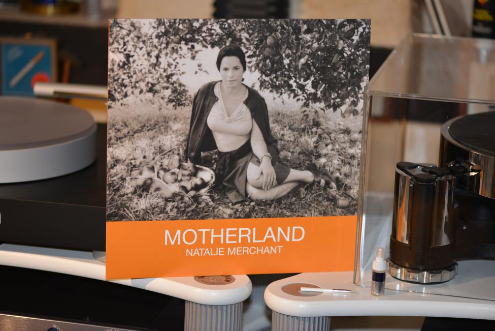 Natalie Merchant. Motherland 001.jpg