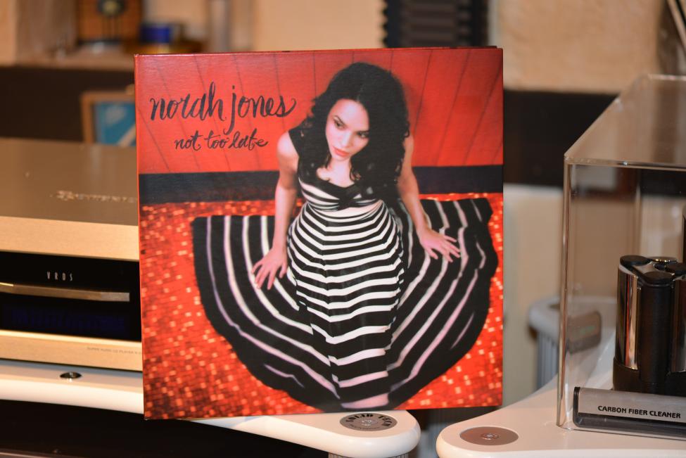 Norah Jones. not too late. 2007 001.jpg