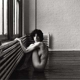 Patti Smith by Mapplethorpe 1976.jpg