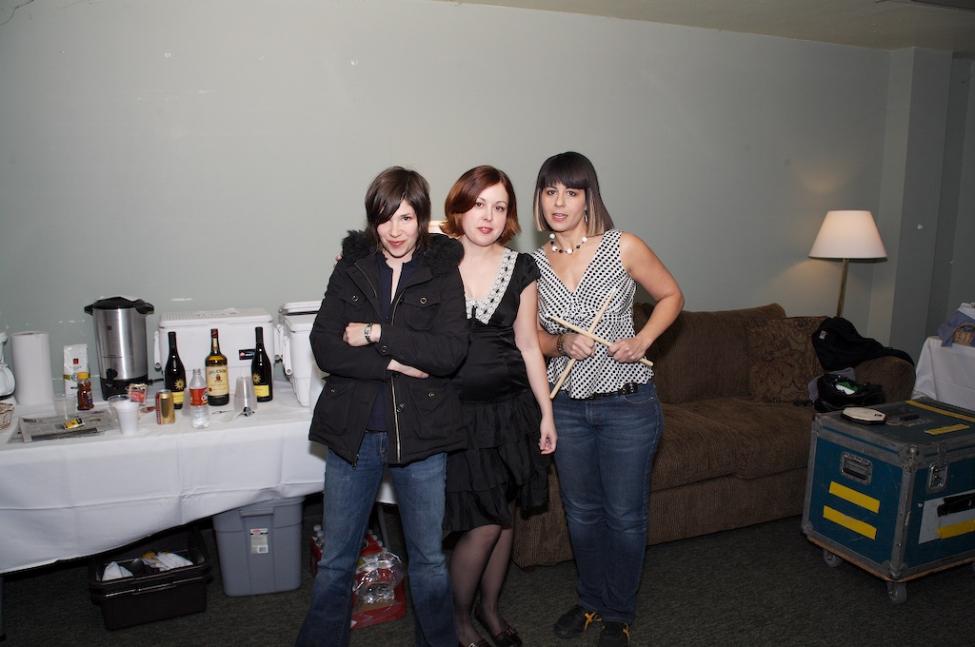 Sleater-Kinney_-_backstage_SXSW_2006.jpg