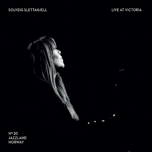 solveig slettahjell live at victoria.jpg