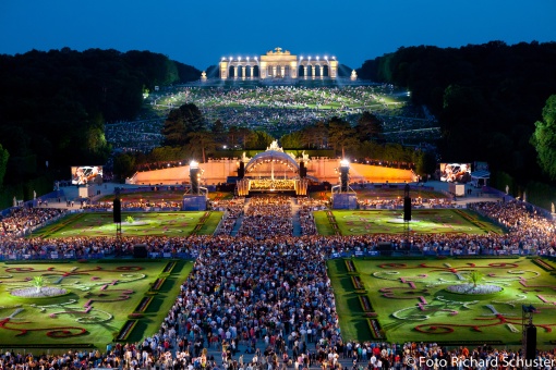 Sommernachtskonzert Schönbrunn der Wiener Philharmoniker.jpg