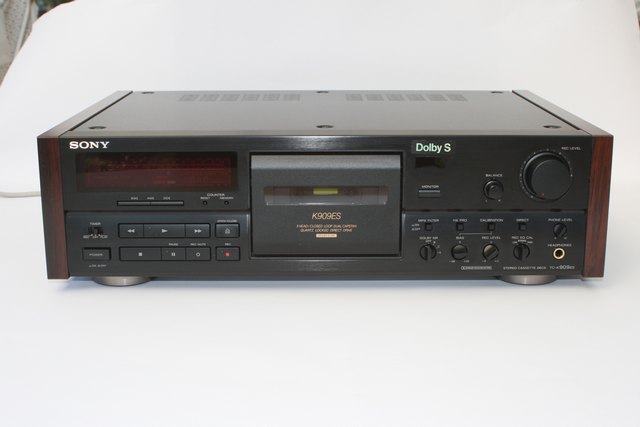 Sony K909ES.jpg