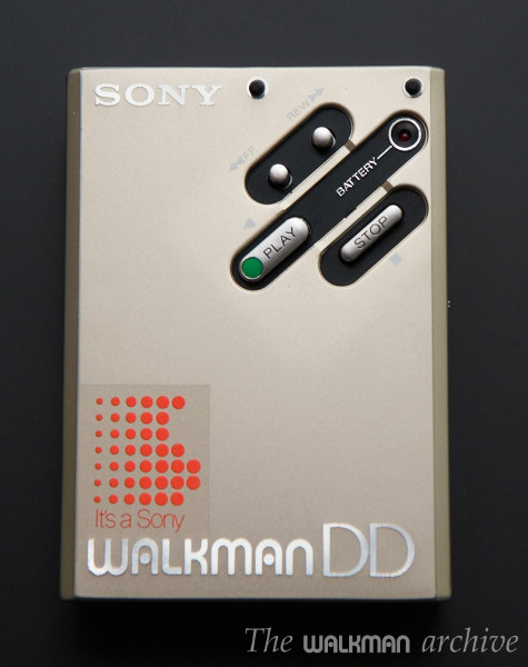 sony_wm-dd_silver_02.jpg