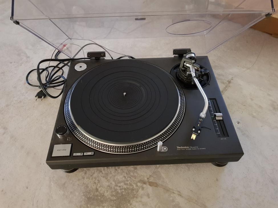 Technics SL-1210MK2.jpg