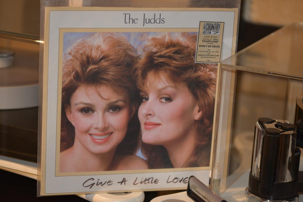 The Judds. Give A little Love.1984-87 001.jpg