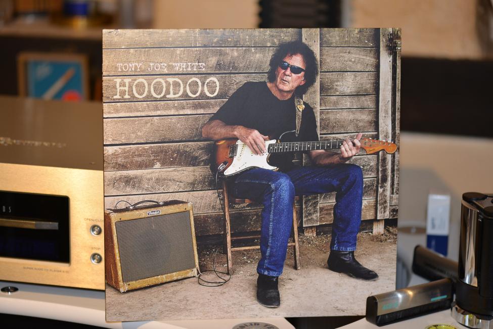 Tony Joe White. Hoodoo 003.jpg