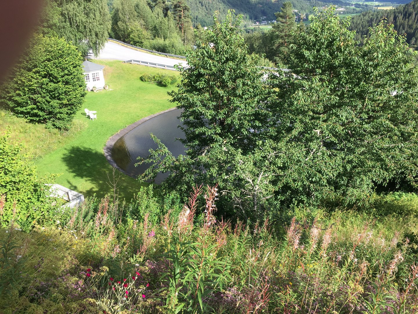 Utsikt fra paviljongen  En av hagene til  nutheim hotell  og  kafe.JPG