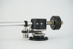 emt-tonearm-side_2_orig.jpg