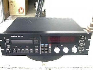 tascam_da30_03.jpg