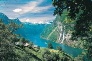 Norske_fjell_fjord_sommer.jpg