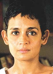 Ytre_ore_utstående_Arundhati Roy.jpg