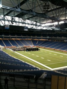 mitt-romney-empty-stadium.jpg